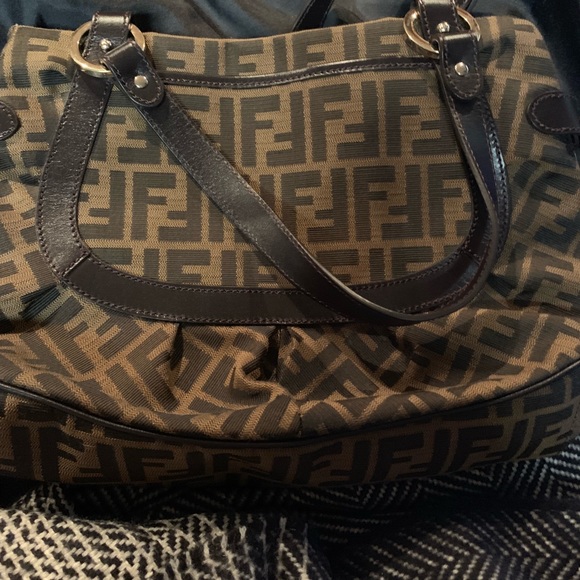 Only TODAY AUTHENTIC CLASSIC FENDI LOW LOW !!!tomorrow it will be back $850 - Picture 6 of 8